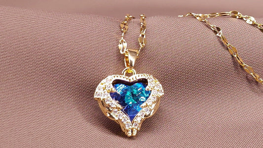 Kalp Şeklinde Mavi Taşlı Zarif Kolye