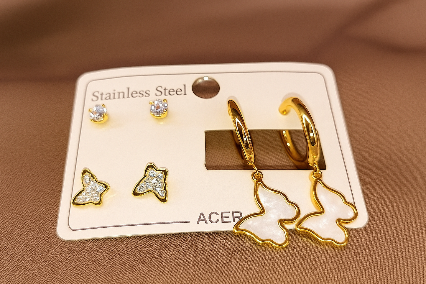 Üçlü Altın Kelebek Küpeler Seti – 14 Ayar Altın Kaplama, Parlaklığını Uzun Süre Korur