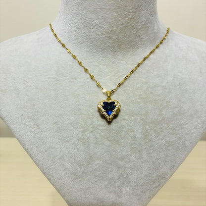 Kalp Şeklinde Mavi Taşlı Zarif Kolye