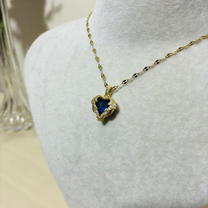 Kalp Şeklinde Mavi Taşlı Zarif Kolye
