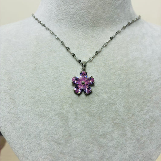 Zarif Pembe Çiçek Kolye