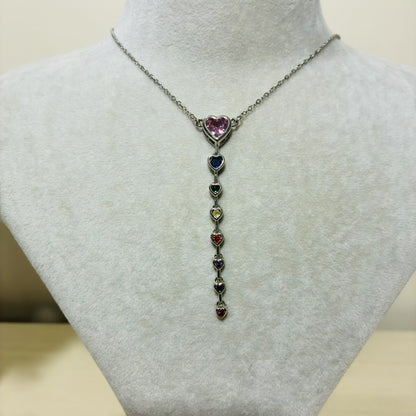 Zarafetin Işıltısı – Kalp Taşlı Kolye