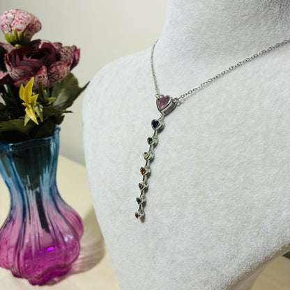 Zarafetin Işıltısı – Kalp Taşlı Kolye