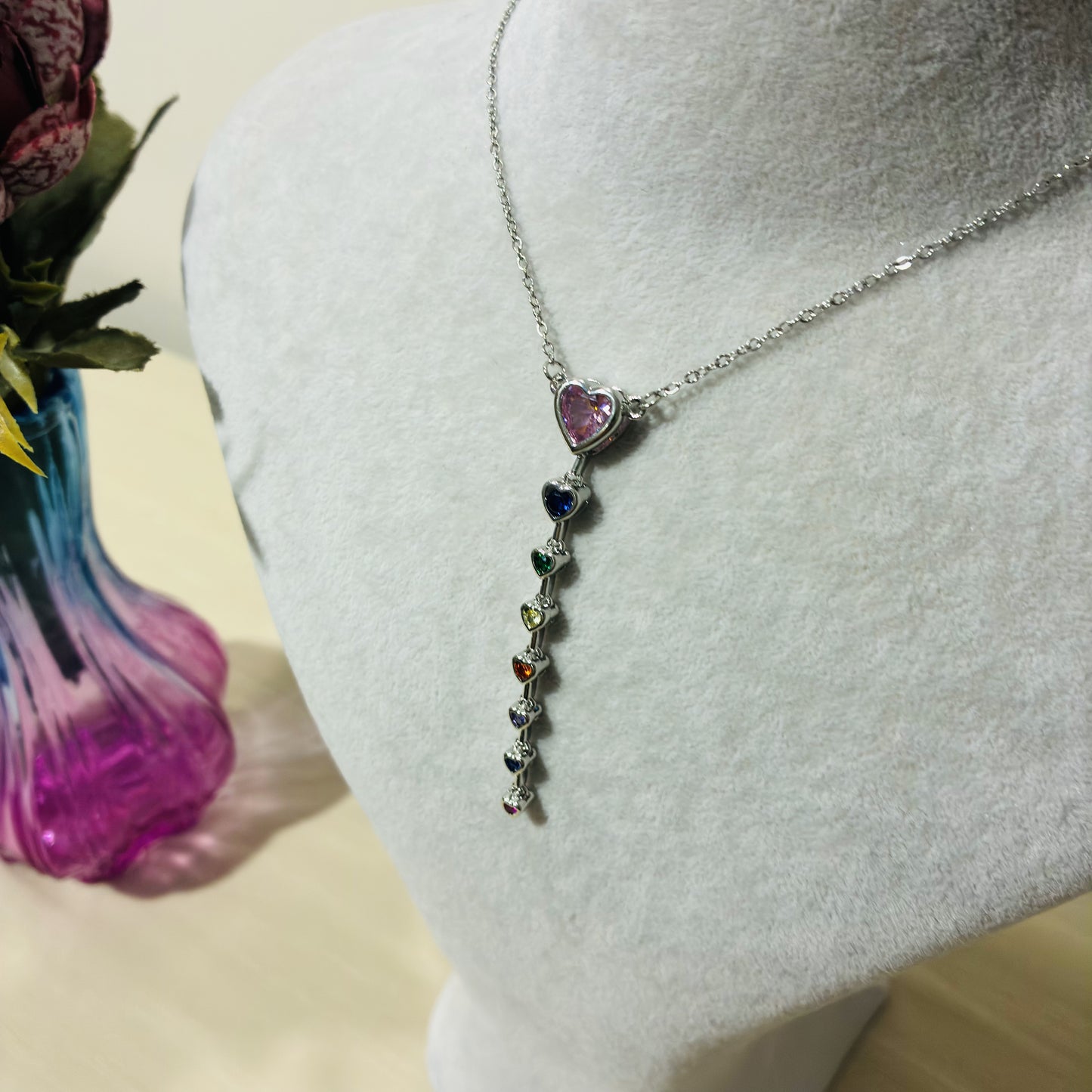 Zarafetin Işıltısı – Kalp Taşlı Kolye